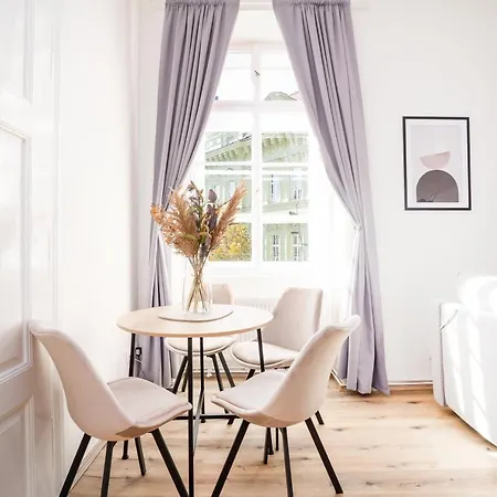 Days - Two-bedroom With Workspace Right Next To Old Town Square * פראג