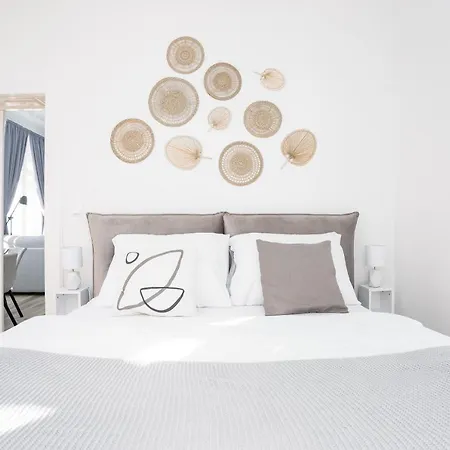 Days - Two-bedroom With Workspace Right Next To Old Town Square