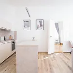 Days - Two-bedroom With Workspace Right Next To Old Town Square *