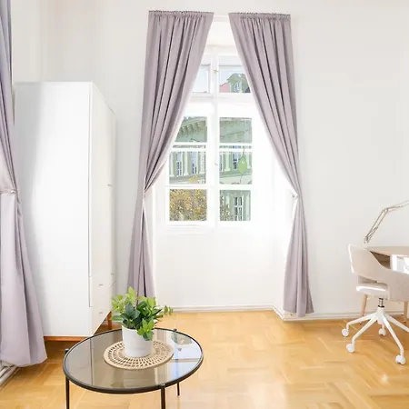 شقة Days - Two-bedroom With Workspace Right Next To Old Town Square