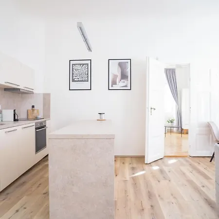 Days - Two-bedroom With Workspace Right Next To Old Town Square *